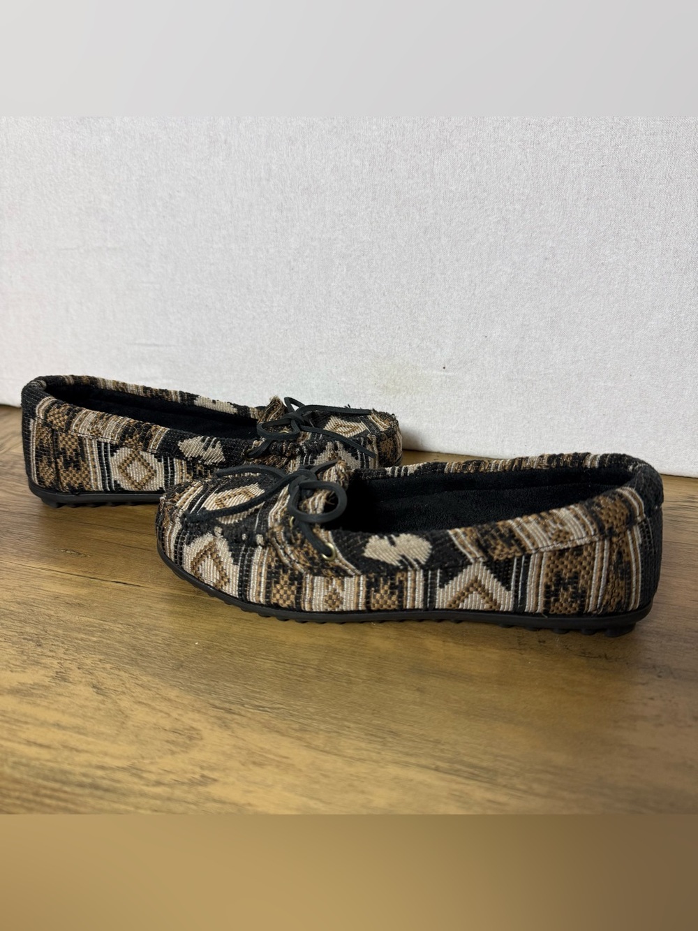 Minnetonka Women’s Baja Moc Slip-On Moccasin - Size 5